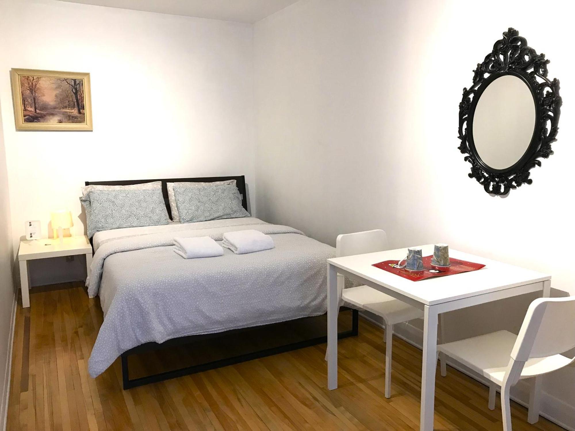 Big Private Room Midmontreal Next To Station Metro - Parking Free Exterior foto